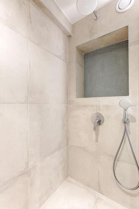 パリMykeypers - Chic & Elegant Flat 2Br/6P- Republiqueアパートメント エクステリア 写真