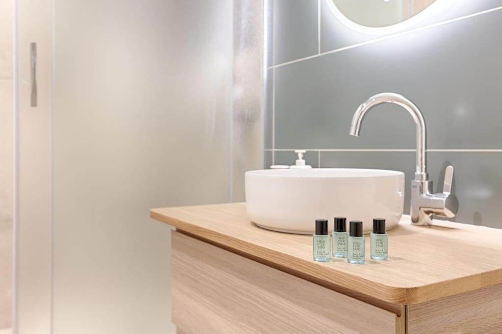 パリMykeypers - Chic & Elegant Flat 2Br/6P- Republiqueアパートメント エクステリア 写真